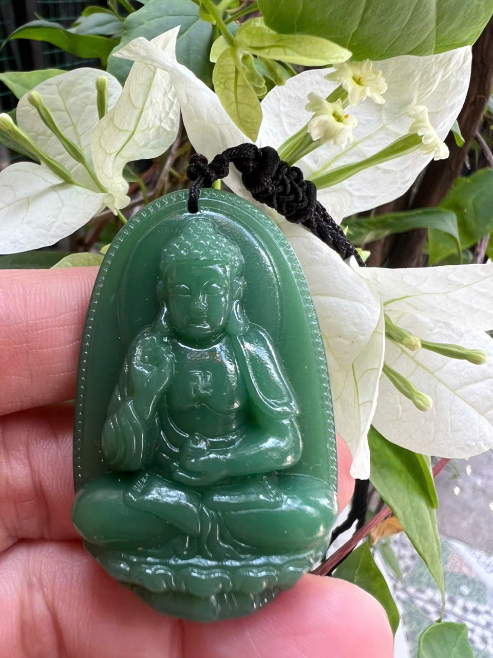 Mặt Dây Chuyền Nam Phật A Di Đà Độ Mệnh Tuổi Tuất Tuổi Hợi Đá Mã Não Xanh Ngọc Đậm Đẹp Size Cao 48mm Ngang 30mm Dầy 11mm ạ