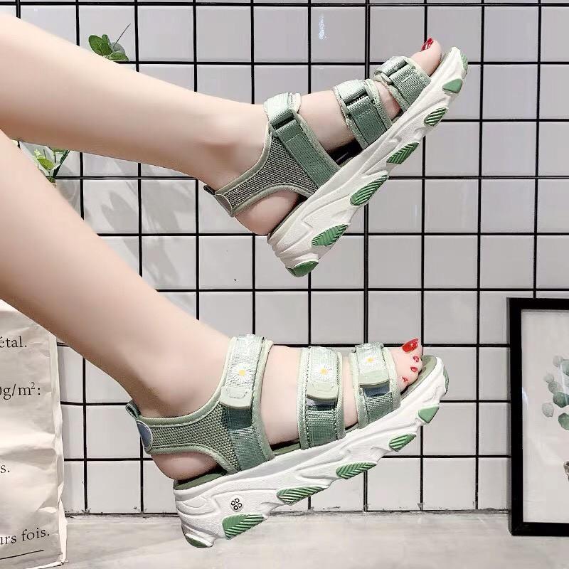 Sandal nữ hoa cúc fashion 3 quai ngang để đi học đi chơi hot nhất hè 2020, dép quai hậu nữ xinh xắn 3 màu đen kem xanh