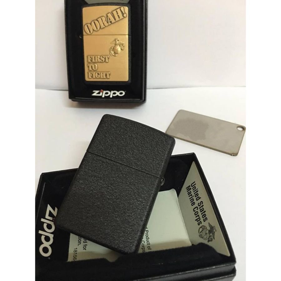 Bật Lửa Zippo 28368 – Zippo First To Fight Black Crackle