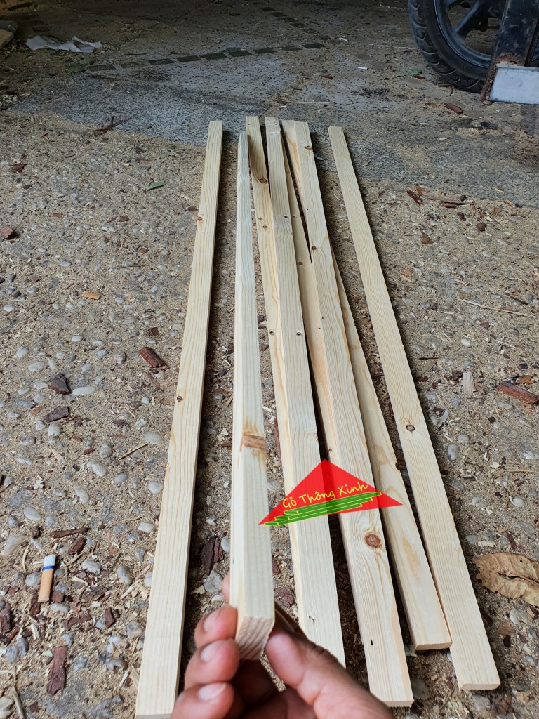 Thanh gỗ thông pallet dài 1m,rộng 4cm,dày 1.3cm dùng trang trí ngoài trời, ban công, làm khung sườn,đóng thùng pallet