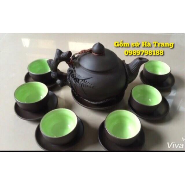 Chén của bộ ấm tử sa đắp nổi
