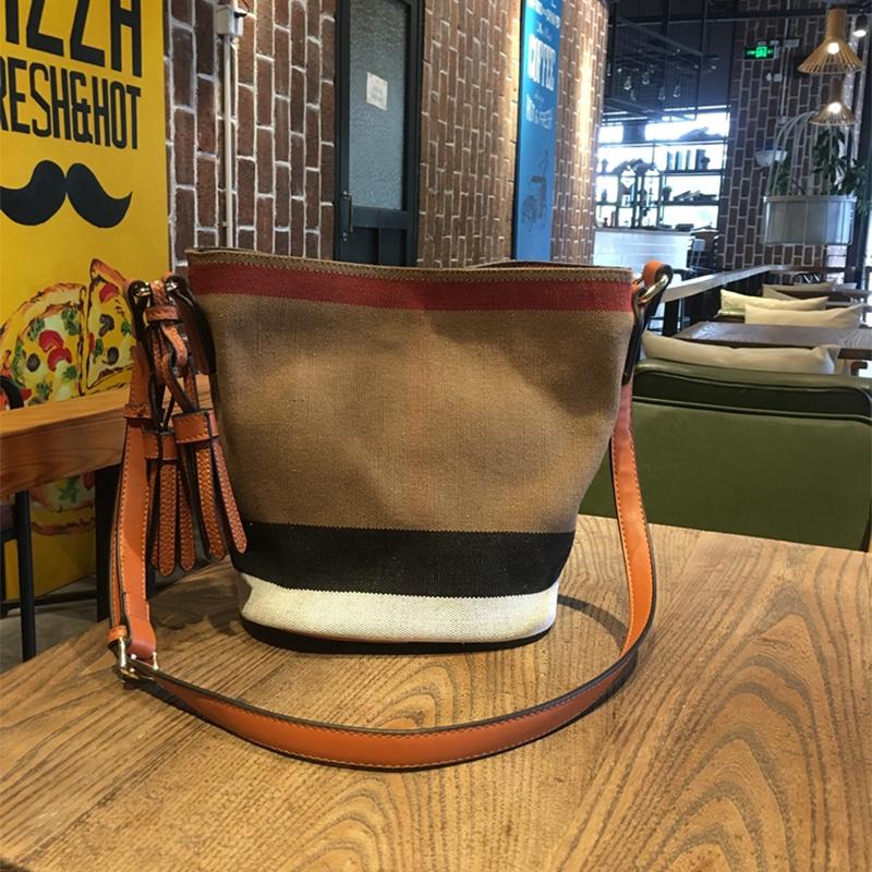 Túi Nữ 2021 Mới Trễ Vai Sọc Túi Châu Âu Và Mỹ Tua Rua Thời Trang Vải Xô Nữ