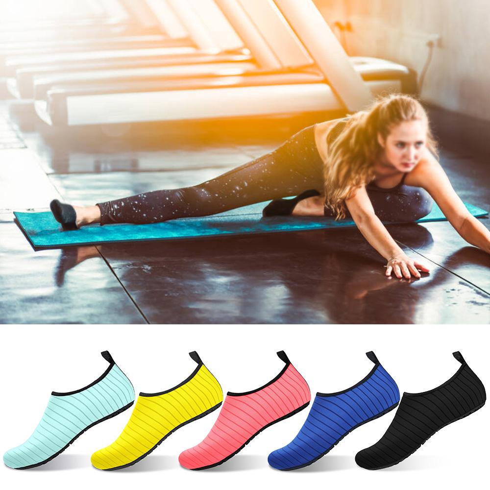 Giày chống nước nam, nữ dễ dàng xỏ chân vào và mang lại cảm giác chân trần, siêu nhẹ, siêu thoáng