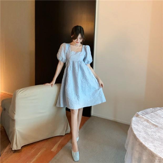 ĐẦM DỰ TIỆC XỐP ÉP HOA VĂN 2 LỚP CÓ MÚT NGỰC SẴN PHỐI NƠ SAU TRẮNG XANH CỔ VUÔNG TAY LỠ DÁNG XÒE