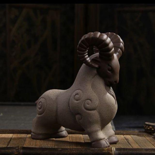 Tượng gốm hình con dê