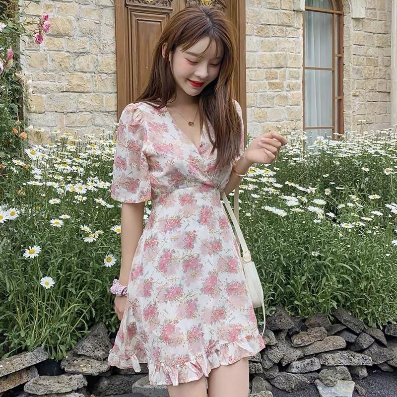 Váy voan hoa hồng cổ V đuôi xoè