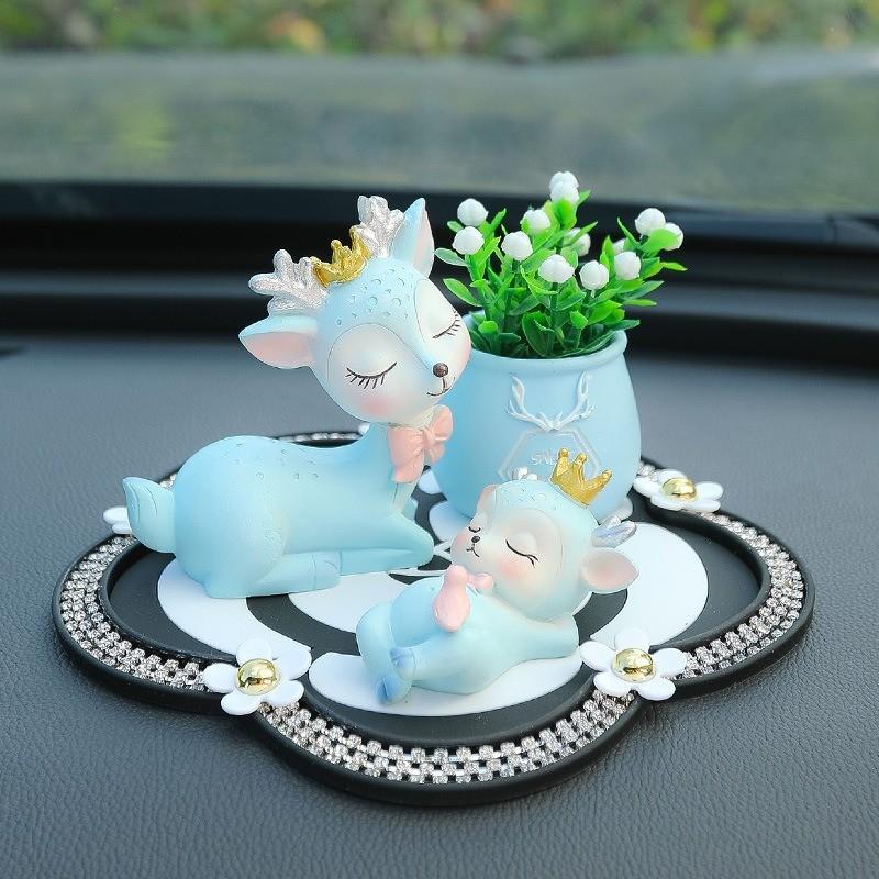 Trang Trí Taplo Xe Hơi Hươu Dễ Thương Sáng Tạo - Decor Nội Thất Oto Gia Đình Hươu May Mắn Cho Nam Và Nữ
