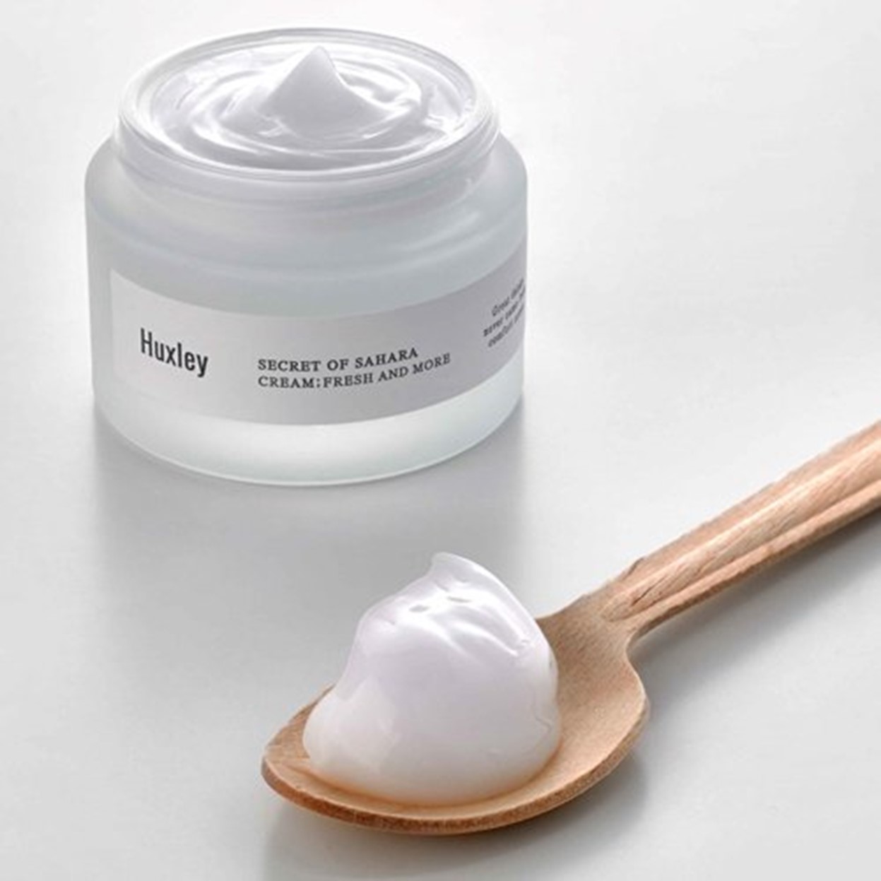 Kem dưỡng da ẩm mượt dạng gel cao cấp dành cho da khô da dầu Huxley Cream Fresh and More 50ml