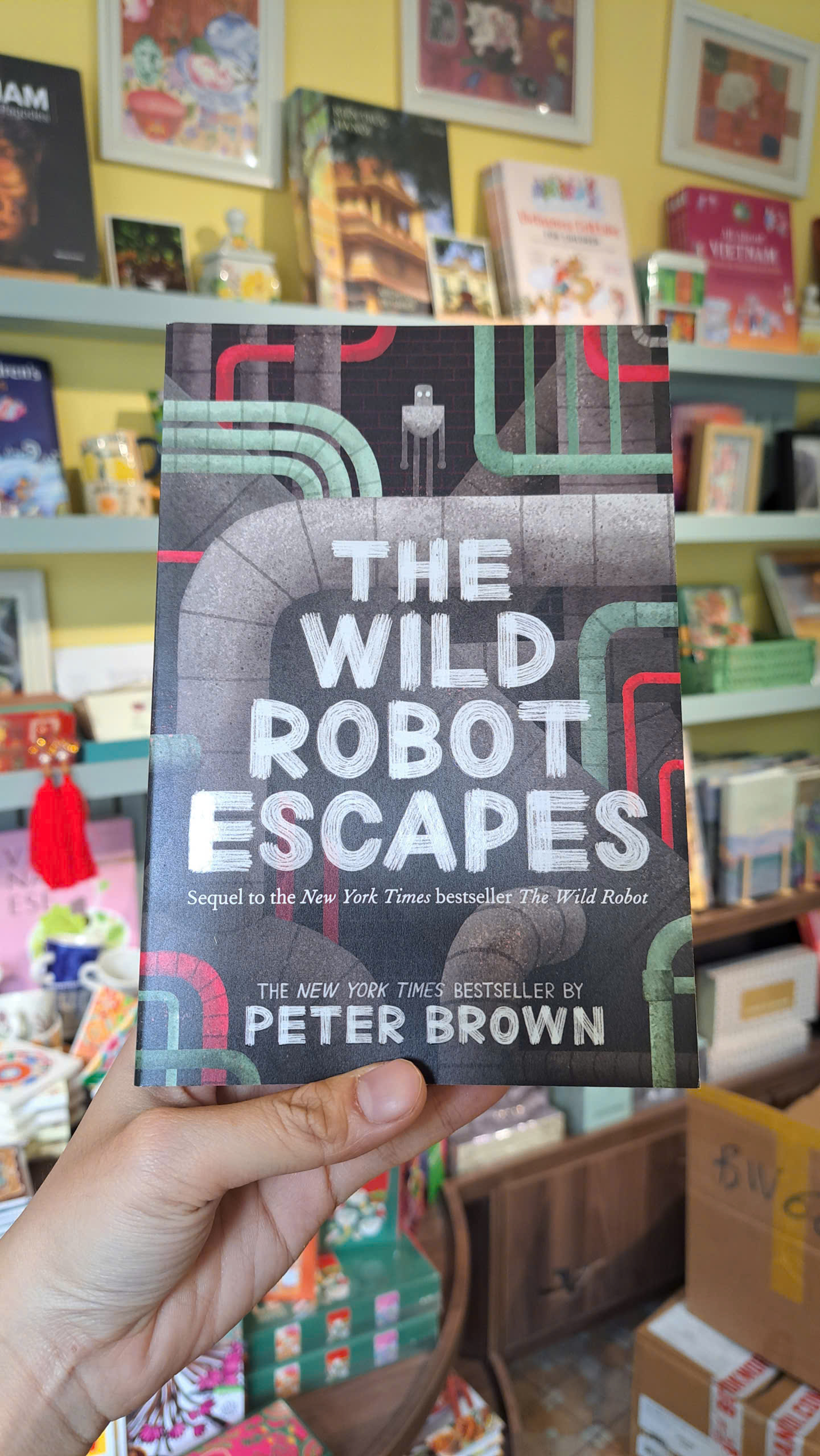 Sách - The Wild Robot Escapes by Peter Brown | Science Fiction / Văn học Thiếu nhi / Ngoại văn