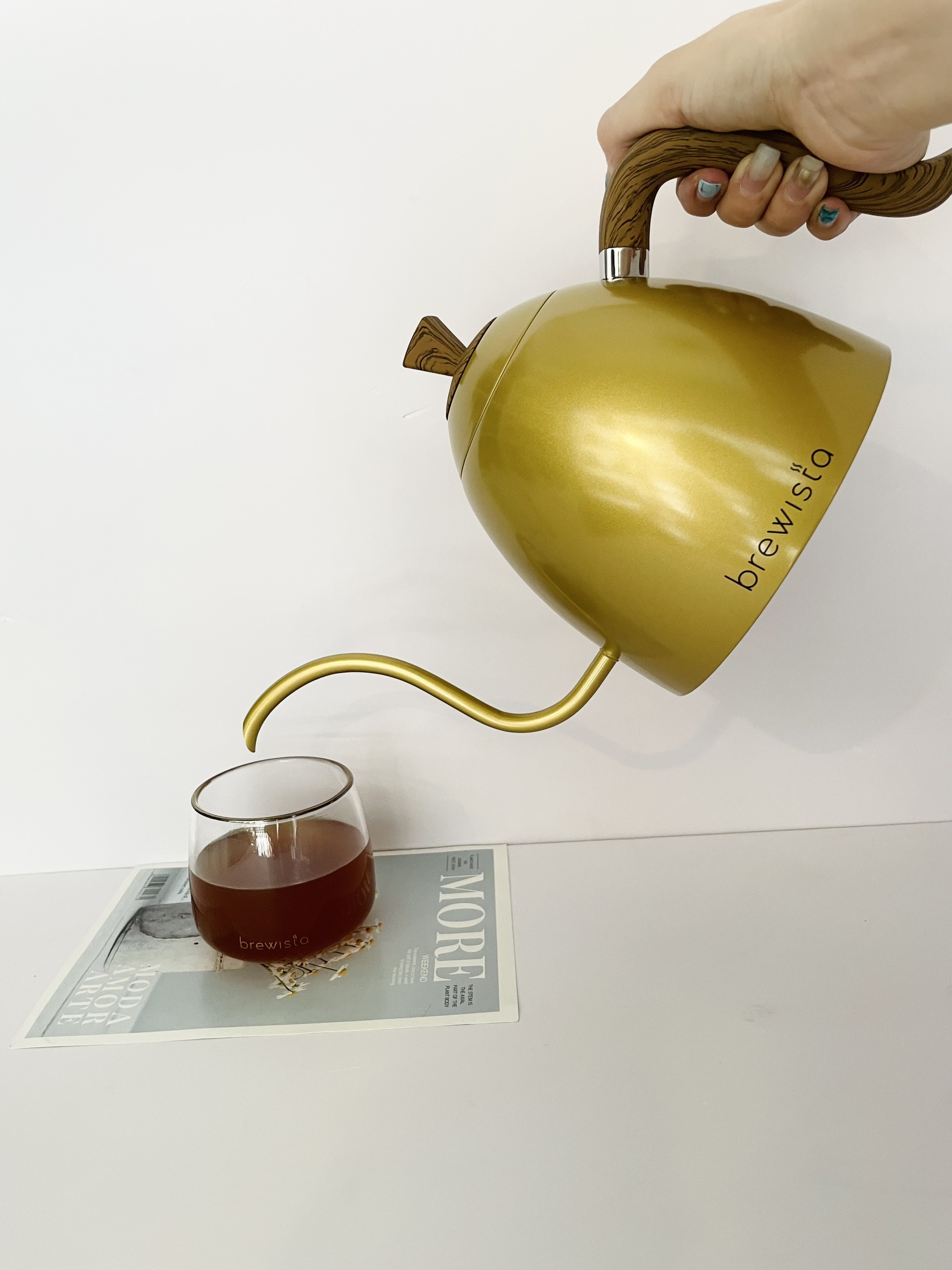 Ấm rót cà phê pour over Brewista 700ml - Champagne Gold