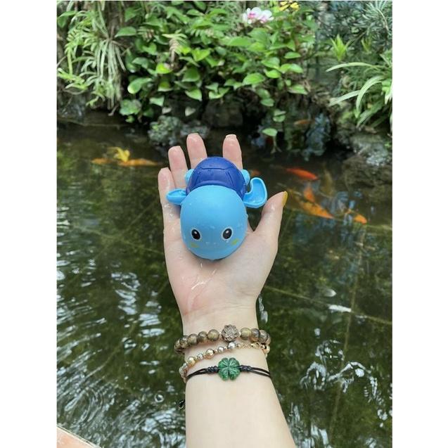 Đồ chơi cho bé, rùa bơi trong nước
