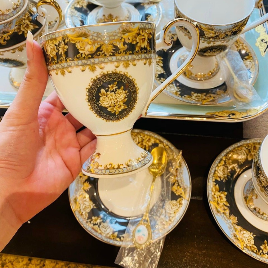 Ảnh thực tế - Bộ trà chiều chân cao phong cách Hoàng gia Châu Âu, Bộ ấm chén cao cấp, Tách trà sứ xương 45% tặng 6 thìa vàng