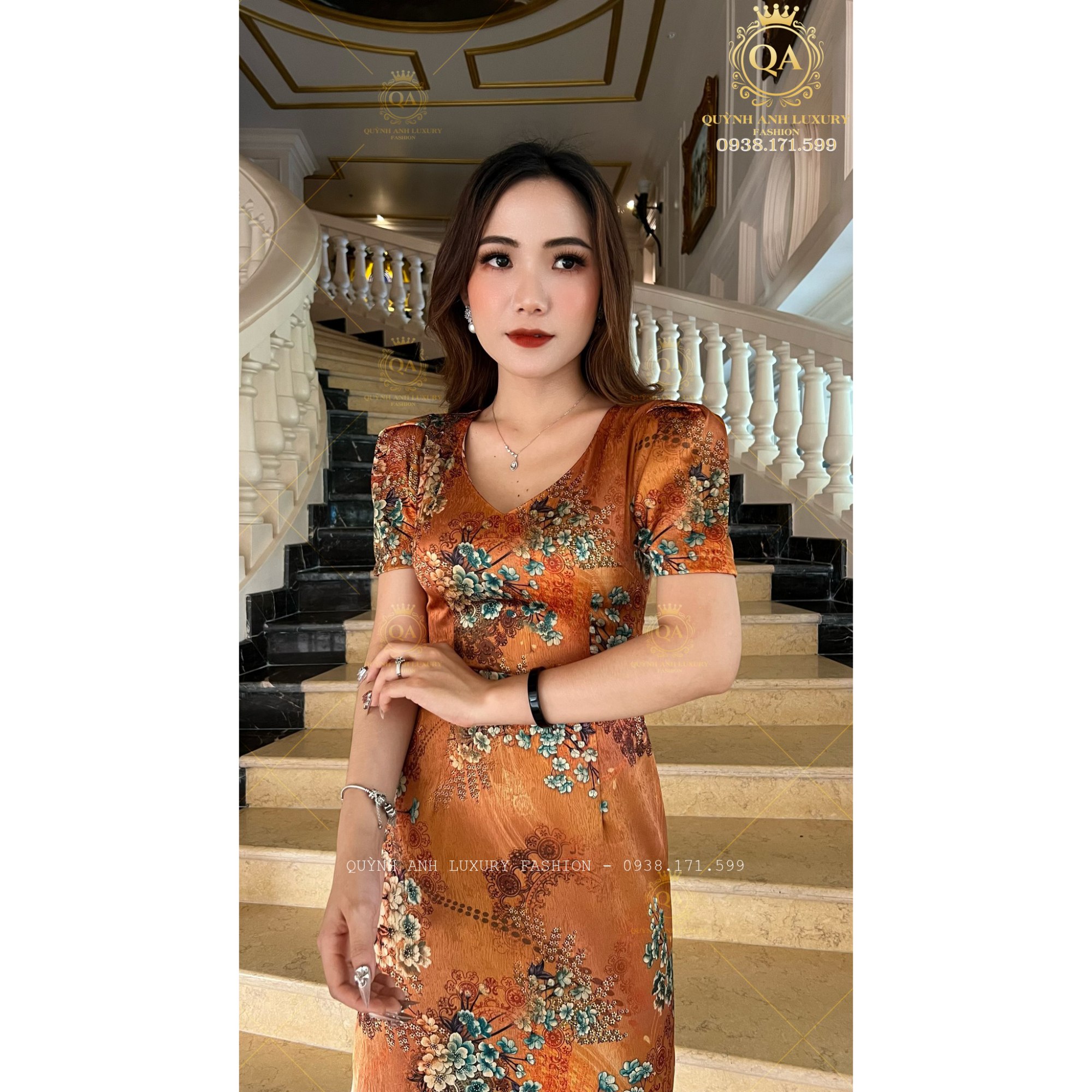 Váy Đầm Suông Hoa 3D Tone Vàng Cổ Tim Lụa Vân Pháp Cao Cấp Mabel Dress