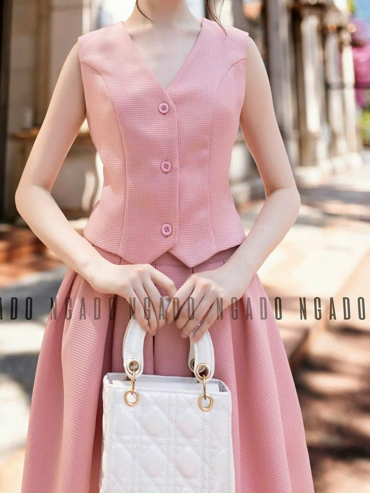 Set hồng áo gile chân váy xoè xếp ly NGADO , set áo váy xoè