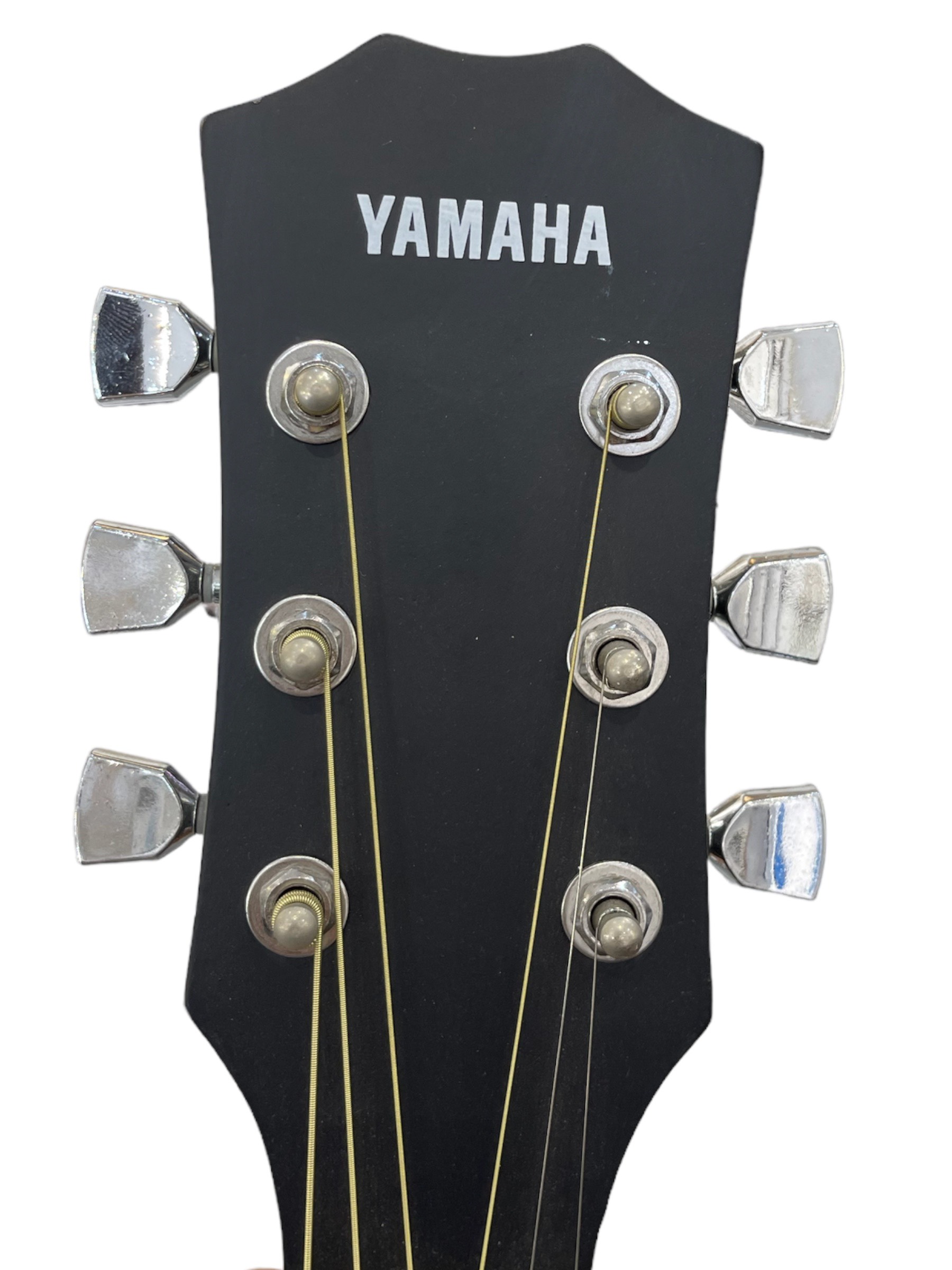 Đàn Guitar Acoustic Yamaha F 620 + Tặng Kèm Bộ Phụ Kiện 6 Món