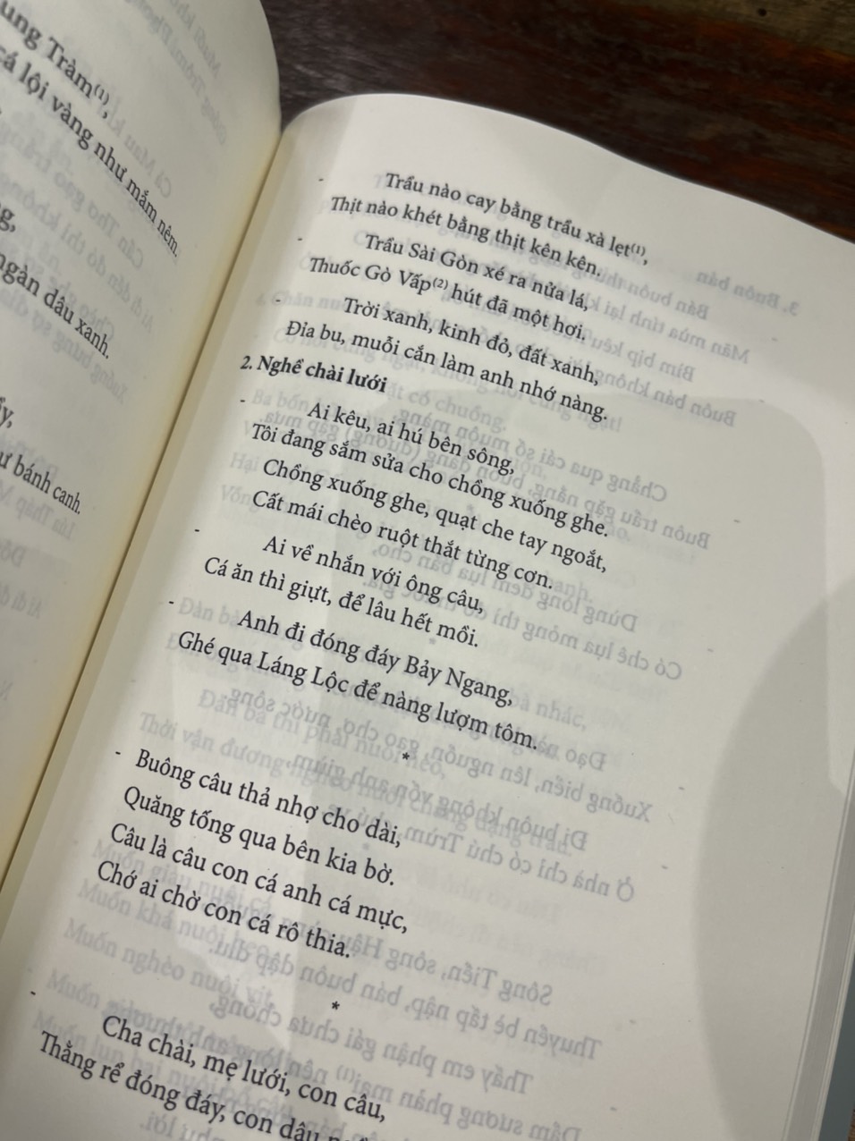 CA DAO DÂN CA LÝ - HÒ - VÈ NAM BỘ: Những nét độc đáo trong ca dao – dân ca Nam Bộ - Lê Xuân Vịnh (Biên soạn) – Nxb Tổng hợp Tp Hồ Chí Minh (bìa mềm)