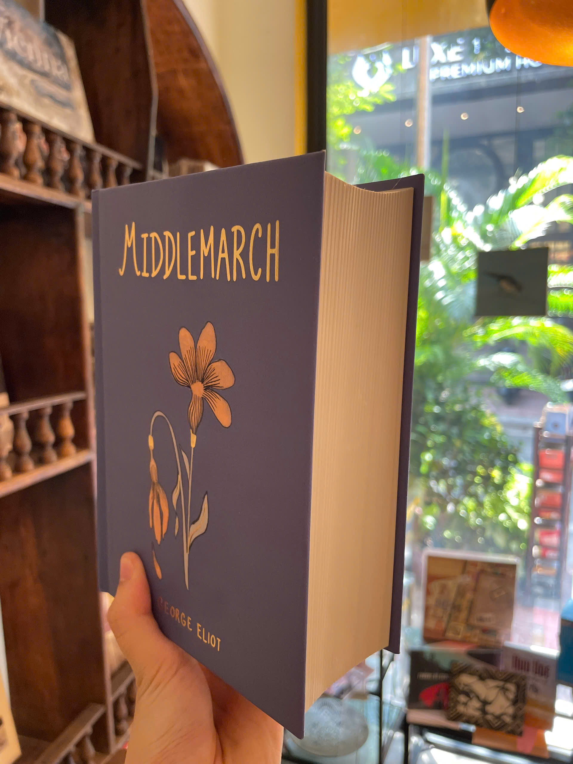 Sách - Middlemarch by George Eliot - Classics/Fiction book in English - Sách Ngoại Văn Bìa Cứng