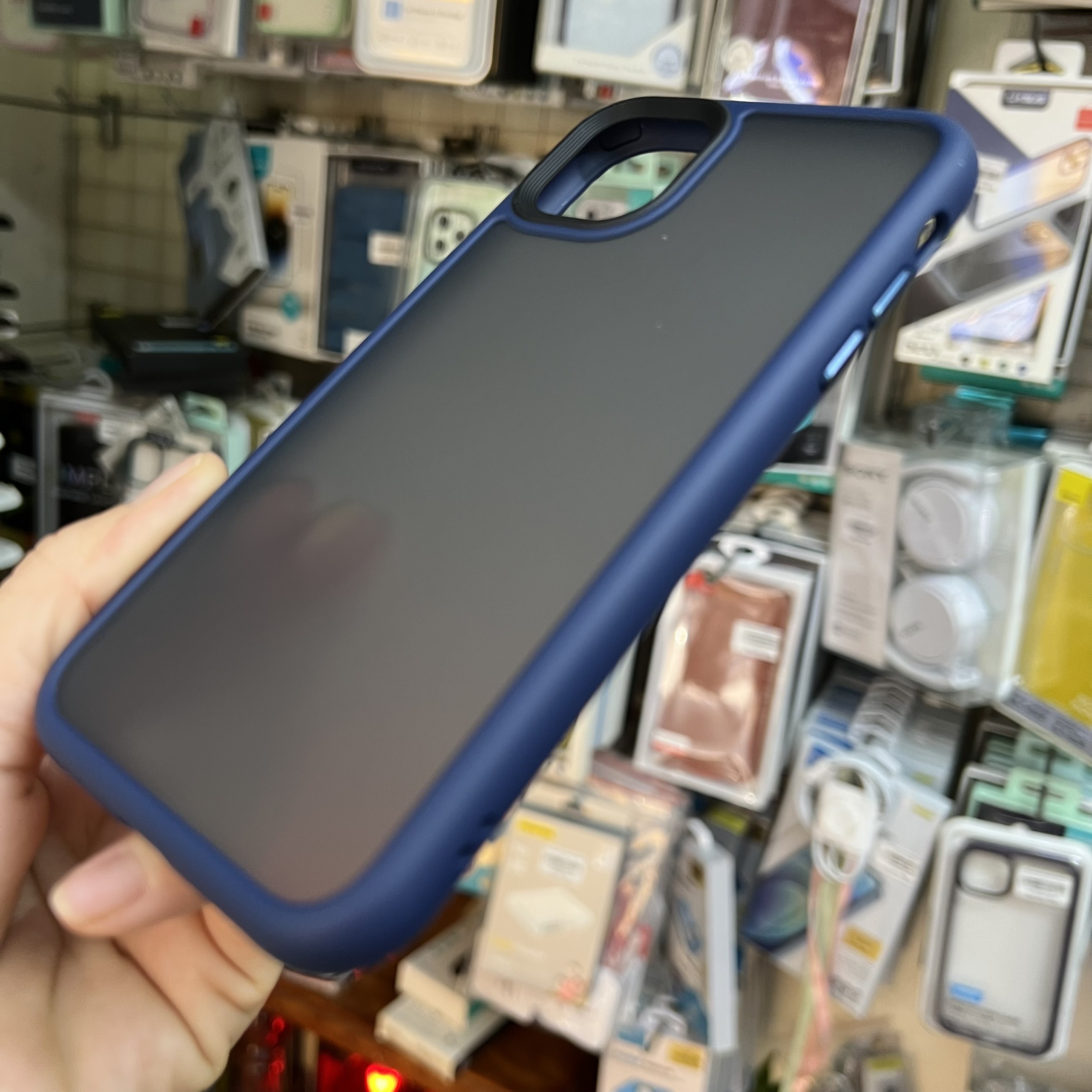 Ốp lưng Likgus lưng nhám dành cho iPhone 11 - hàng chính hãng