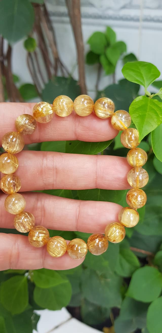 Vòng đeo tay phong thủy may mắn nữ đá thạch anh tóc vàng đồng trục tự nhiên Size vòng hạt 9mm ánh sáng rất đẹp Vòng chuẩn hợp nữ mệnh kim, mệnh thổ, mệnh Thủy ạ