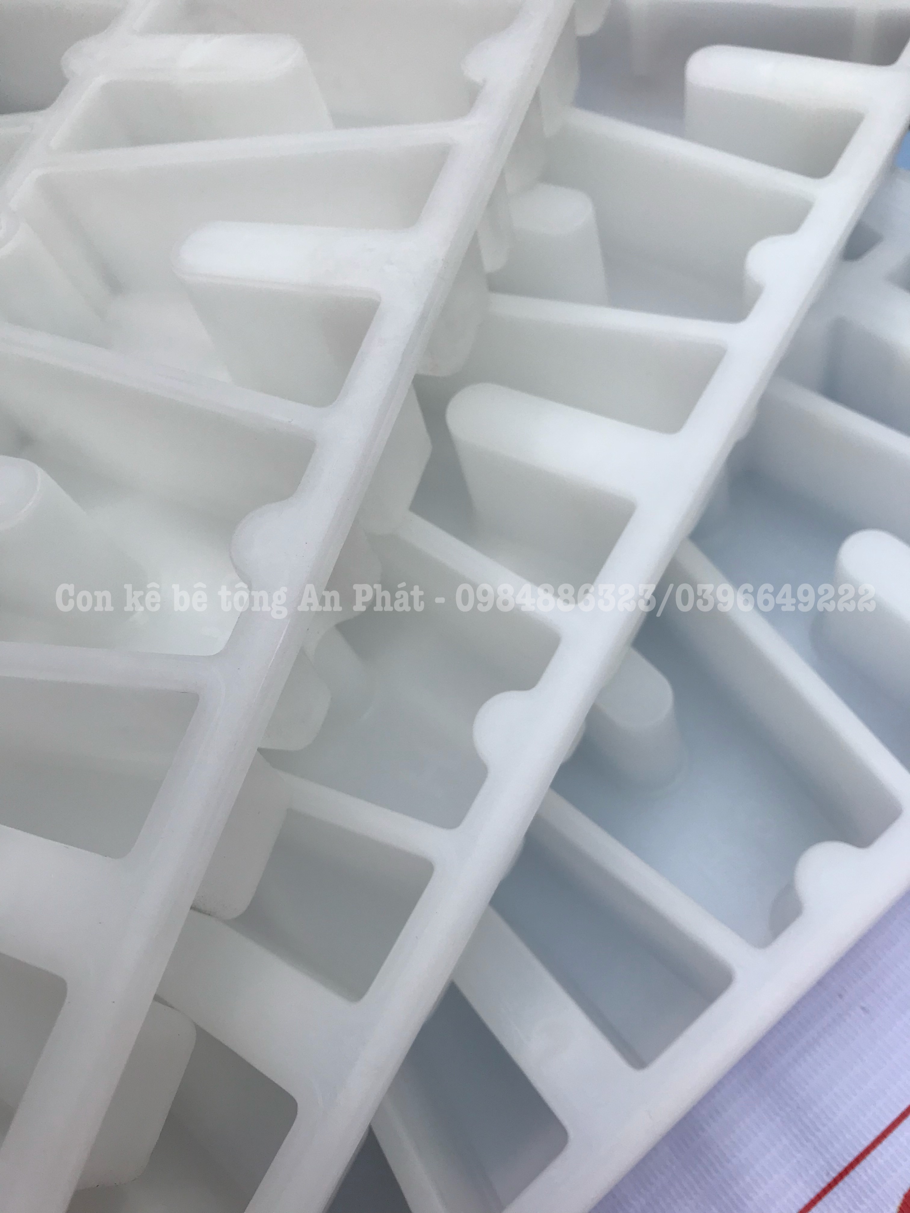Khuôn nhựa đúc con kê bê tông H8(80mm) dùng cho thép sàn lớp trên siêu bền chất lượng tái sử dụng nhiều lần