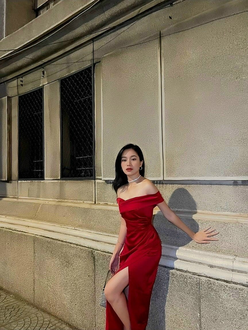 ĐẦM TRỄ VAI QUÁ ĐẸP