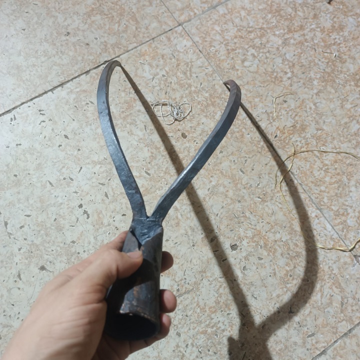 Dụng Cụ Gẩy Rơm Cò Neo, Nỉa Rơm,Cây Móc Rơm 2 Răng Tiện Lợi , Siêu Cứng