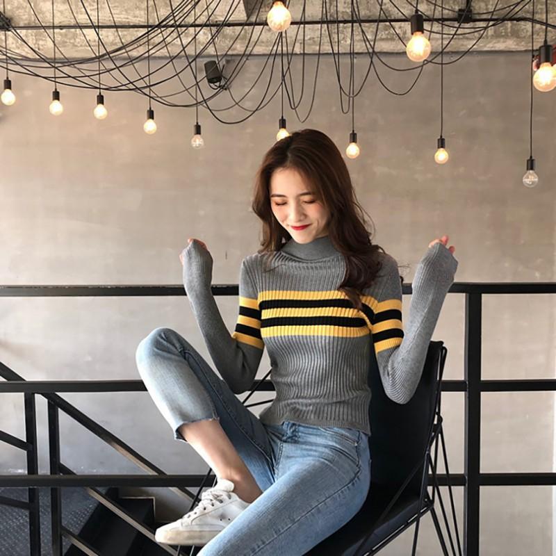 Áo thun gân tay dài dáng ôm hoạ tiết kẻ sọc