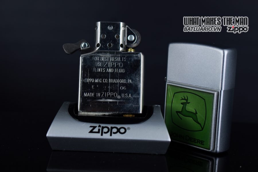 Bật Lửa Zippo 2006 – Zippo John Deere Emblem