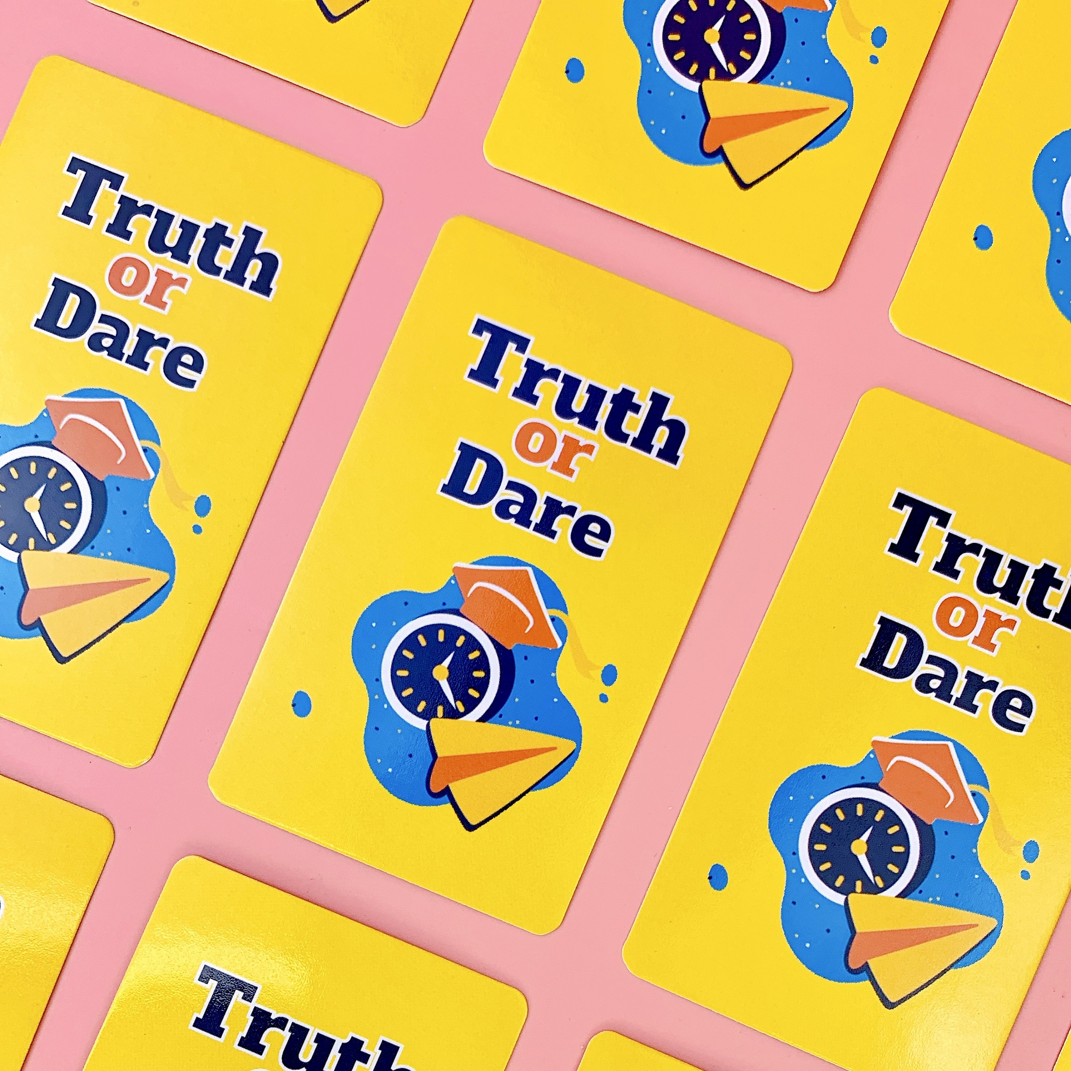 Bộ bài Truth or Dare Thách Hay Thật Học Đường Cho Nhóm Bạn Tưng Bừng Trong Bữa Tiệc