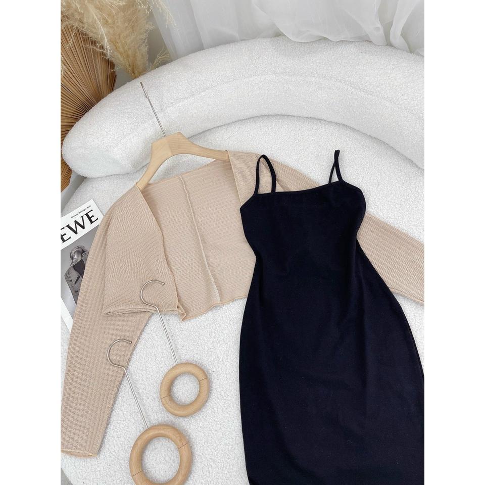 Set đầm 2 dây đen kèm áo khoác dơi len đũa