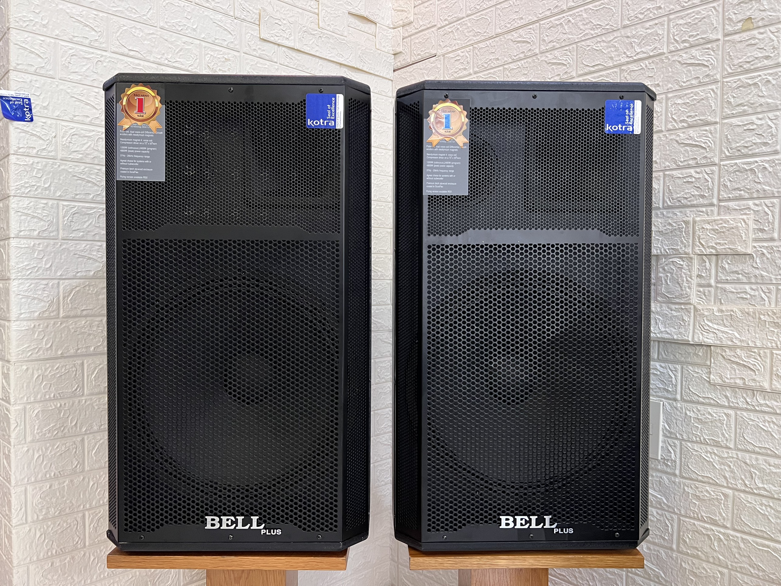 Loa đứng 4 tấc thùng sơn cao cấp Bellplus