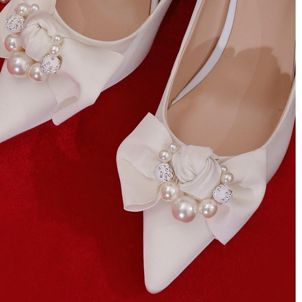 Giày cao gót, giày cưới cô dâu chất liệu lụa satin đính nơ ngọc màu trắng - GCCD022