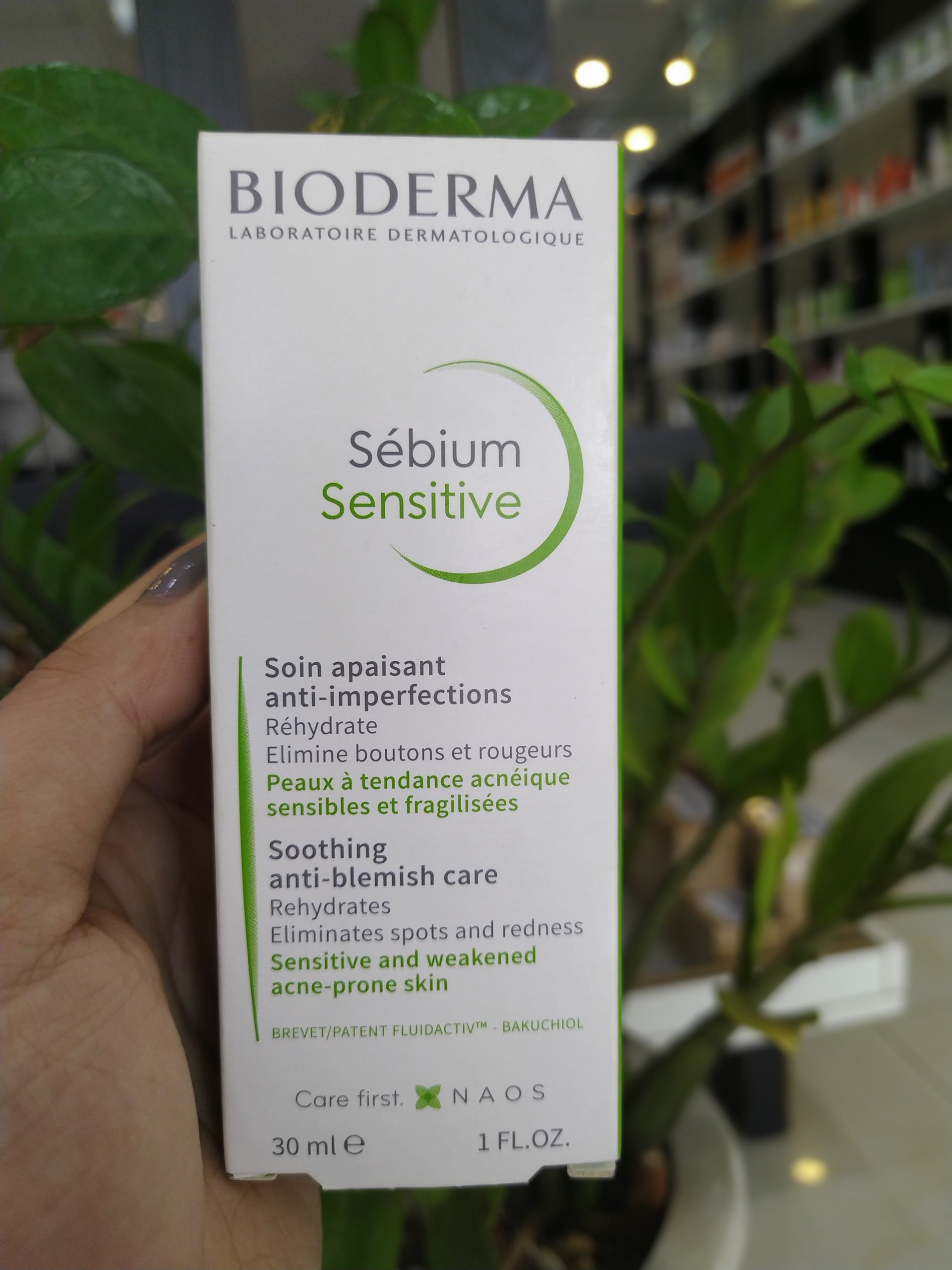 Kem Dưỡng Bioderma Sebium Sensitive 30ml Giúp Giữ Ẩm Và Ngăn Ngừa Mụn, Giảm Ửng Đỏ Dành Cho Da Bị Mụn, Yếu Và Nhạy Cảm + Tặng Kèm 1 Móc Khóa Hình Tour Eiffel Viền Đỏ