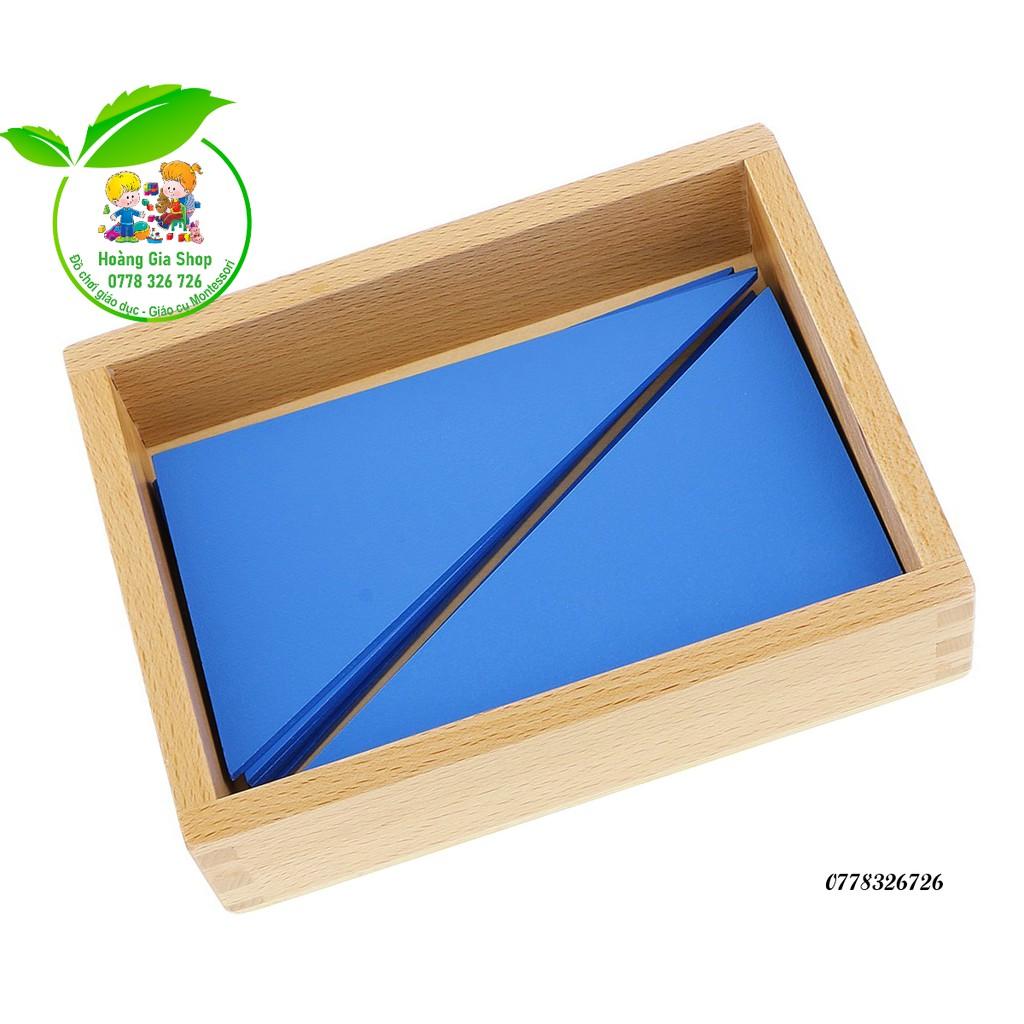 Hộp đựng các hình tam giác vuông màu xanh
