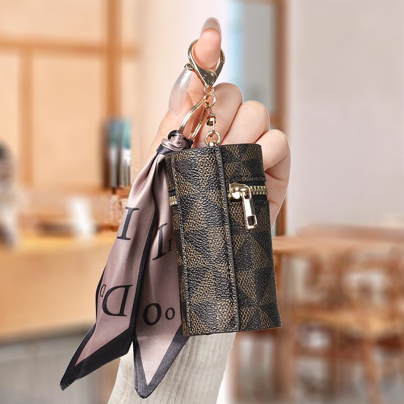 Móc khóa bằng da PU , vừa là túi đựng mini có dây kéo ,thiết kế thời trang trẻ trung hiện đại , sang trọng , đẹp, độc lạ thích hợp cho cả nam và nữ có thể làm quà tặng xinh xắn