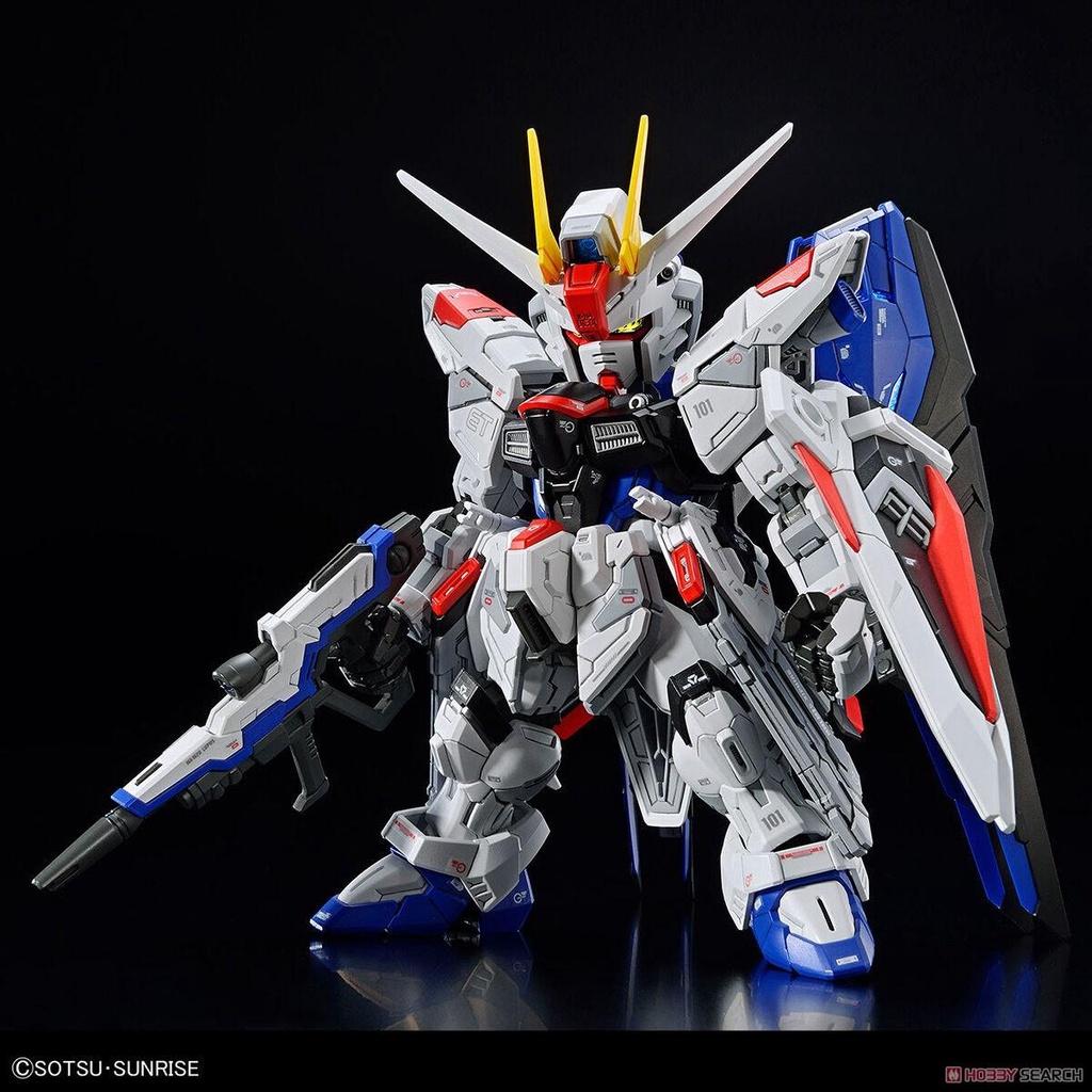 Mô hình SD FREEDOM GUNDAM MASTER GRADE BANDAI