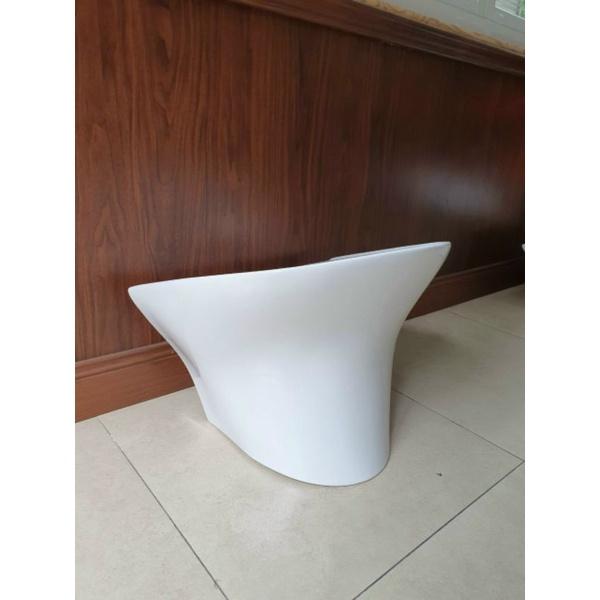 Lavabo sứ đúc treo tường