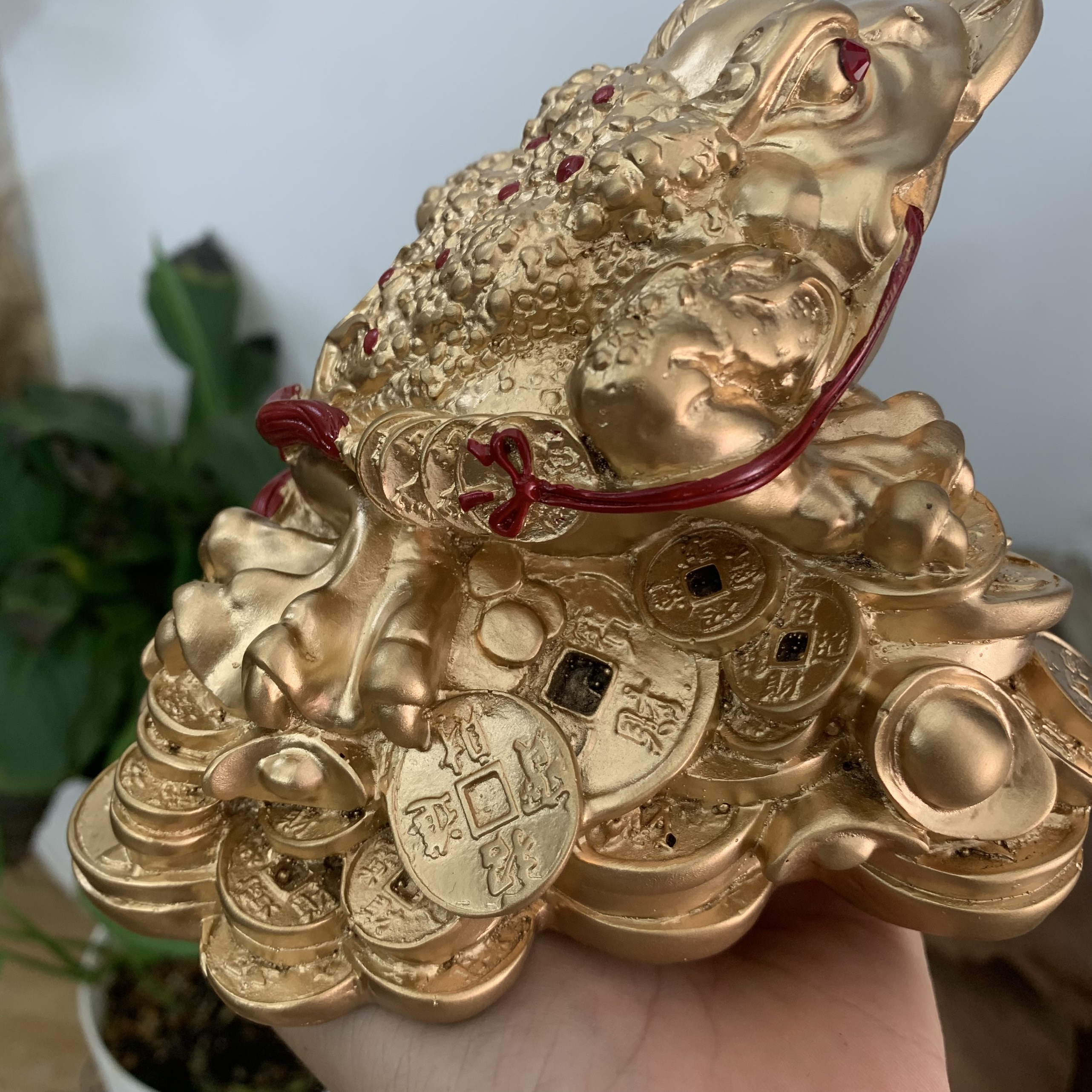 Tượng Cóc 3 chân cóc Thiềm Thừ ngậm tiền tài lộc chiêu giữ tài lộc - Chiều Cao 11cm - màu nhũ đồng