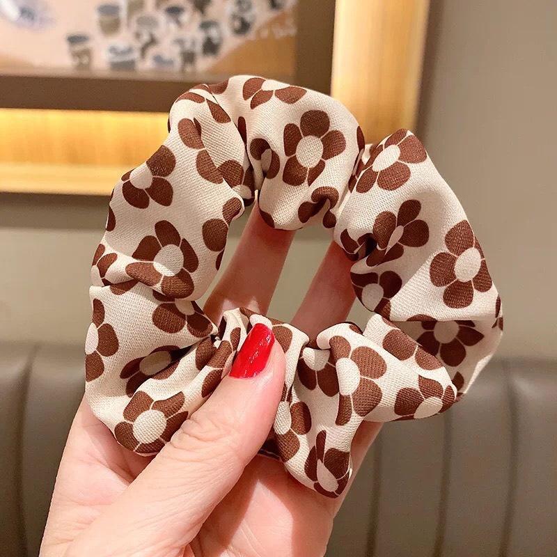 Cột tóc vải scrunchies gấu hoa màu trà sữa mẫu mới hot trend Hàn Quốc Tatitava