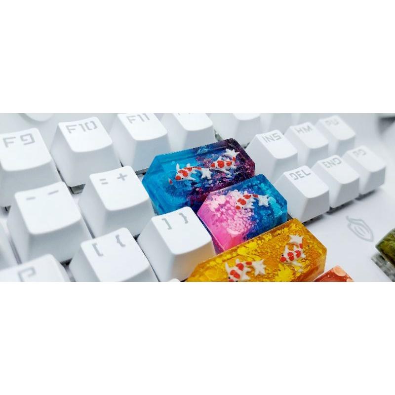 Keycap cá koi backspace 2u tone xanh tím than trang trí bàn phím cơ gaming.