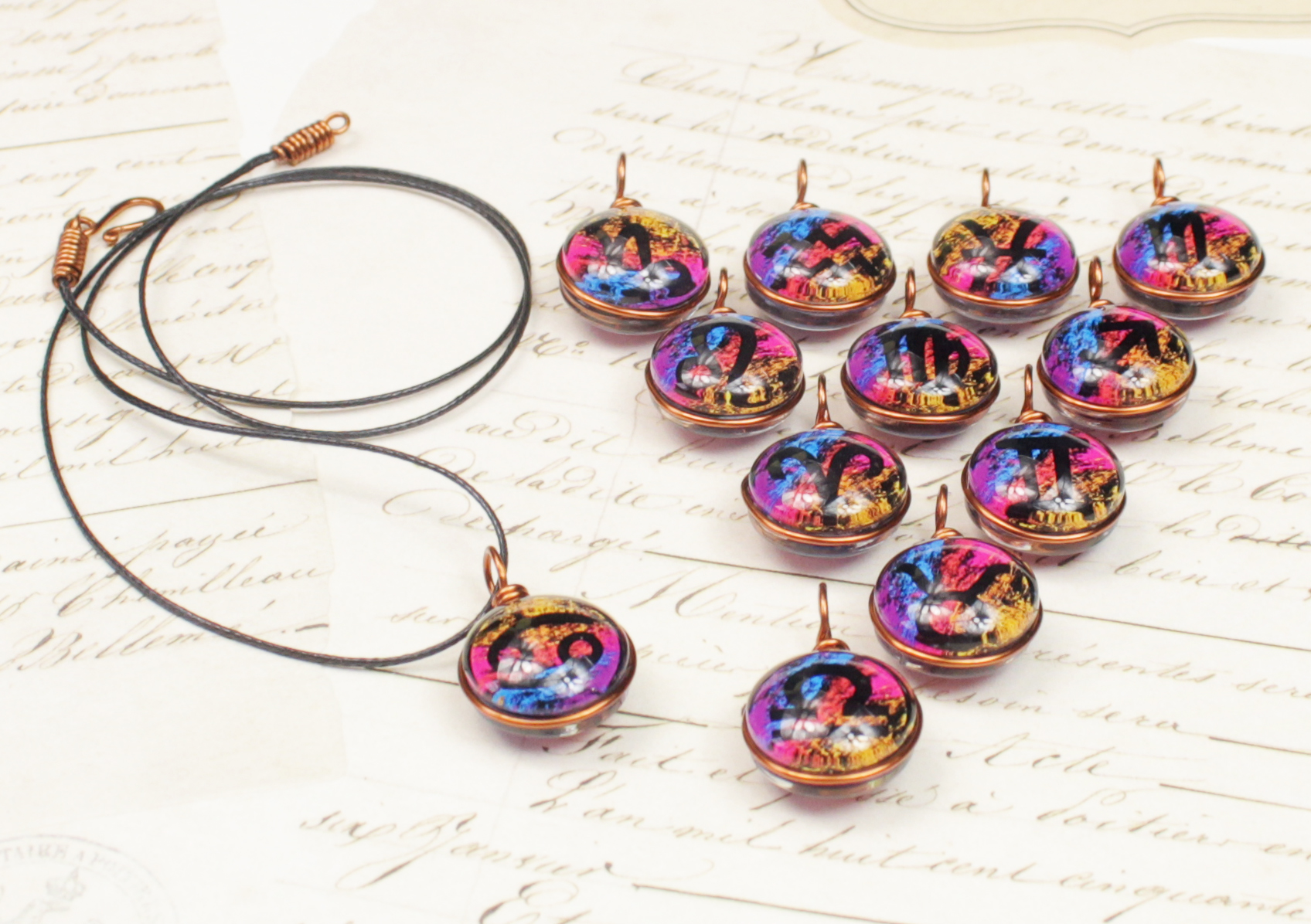 Dây chuyền cung hoàng đạo Zodiac 2 mặt khác nhau 14mm màu sắc tươi sáng 14MM-001