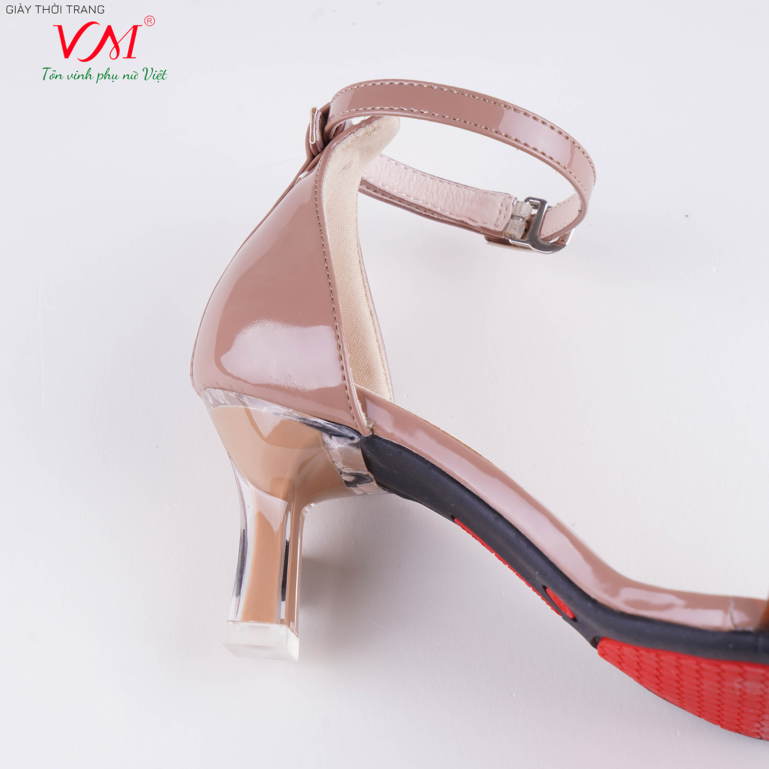 Sandal cao gót nữ, chiều cao gót 5CM, da Tổng hợp bóng quai ngang PVC, êm ái, bền chắc và thời trang. Mũi Vuông, gót Vuông Mica trong suốt, sang trọng và chắc chắn, thiết kế hiện đại, tinh tế, thời trang: SD.N7.5F