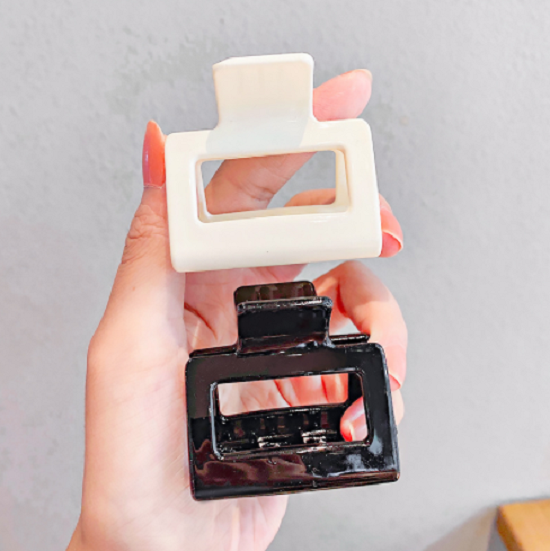 Kẹp tóc vuông phong cách retro đơn giản năng động