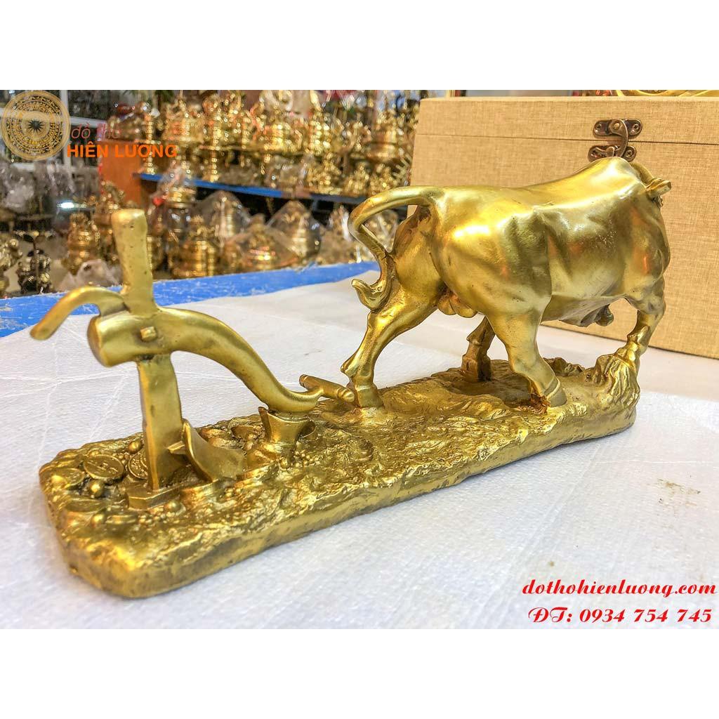 Tượng Linh Vật Trâu Kéo Cày Bằng Đồng Màu Vàng - Tượng Trâu Phong Thủy