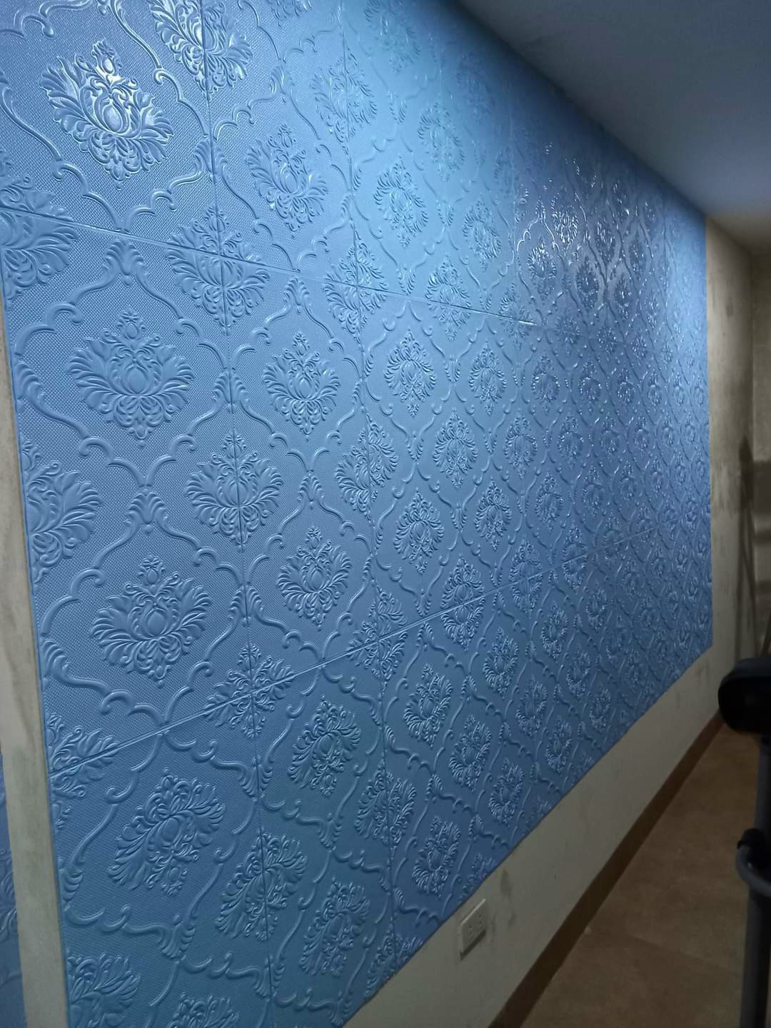 Bộ 20 Tấm Xốp Dán Tường Cổ Điển Hoa Sen 3D Màu Xanh Trời 70x70cm Siêu Đẹp, Sang Trọng