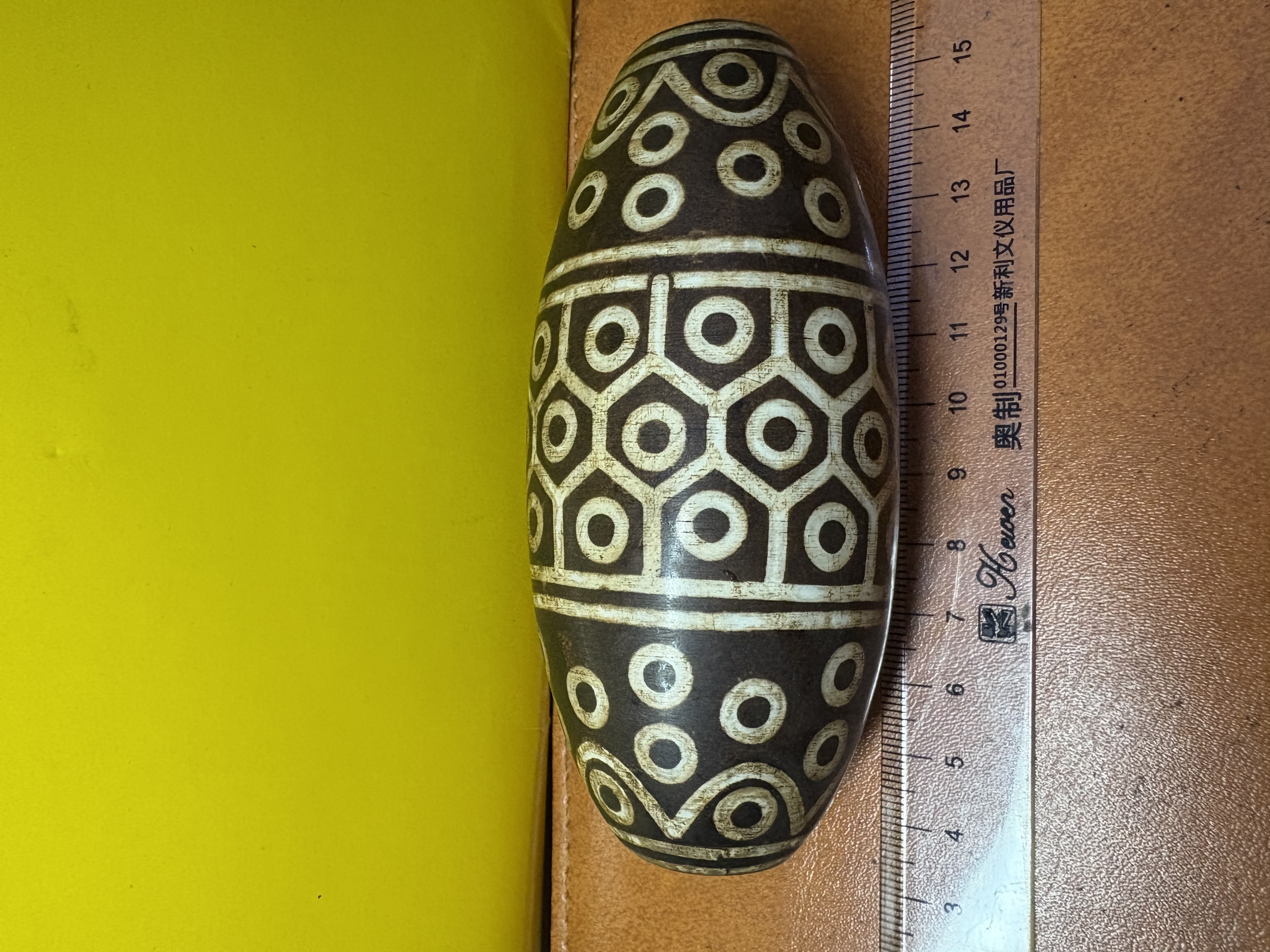 Hạt Dzi cỡ lớn 11x5cm, hình bầu dục, 108 mắt.