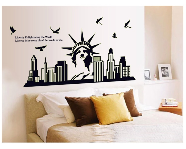 Decal dán tường Dạ quang New York AmyShop DDQ005 ( 65 x 130cm)