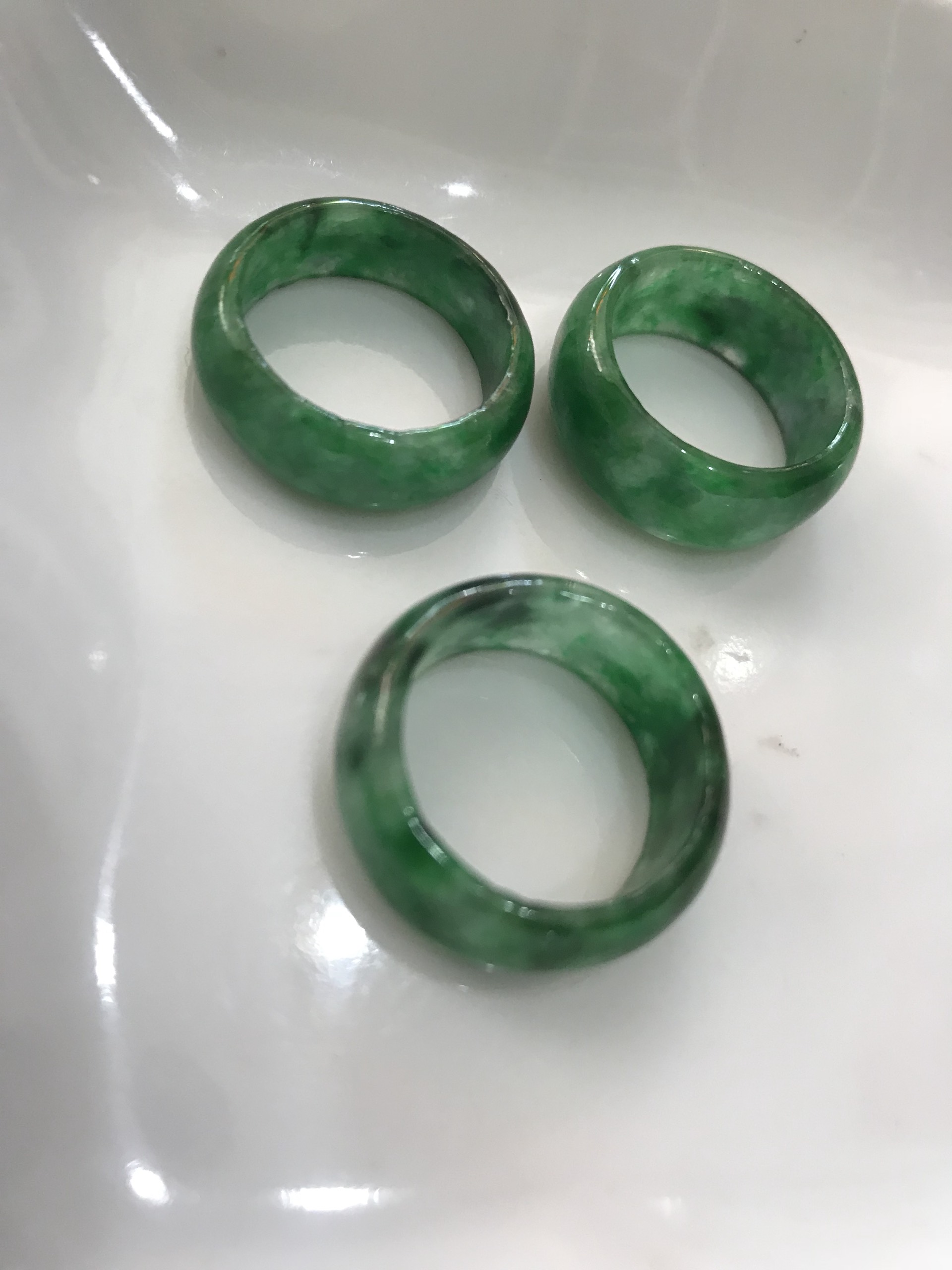 Nhẫn Nữ Đá Cẩm Thạch Xanh Đậm bóng đẹp Ni 18mm Cao 14mm Dầy 3mm ạ