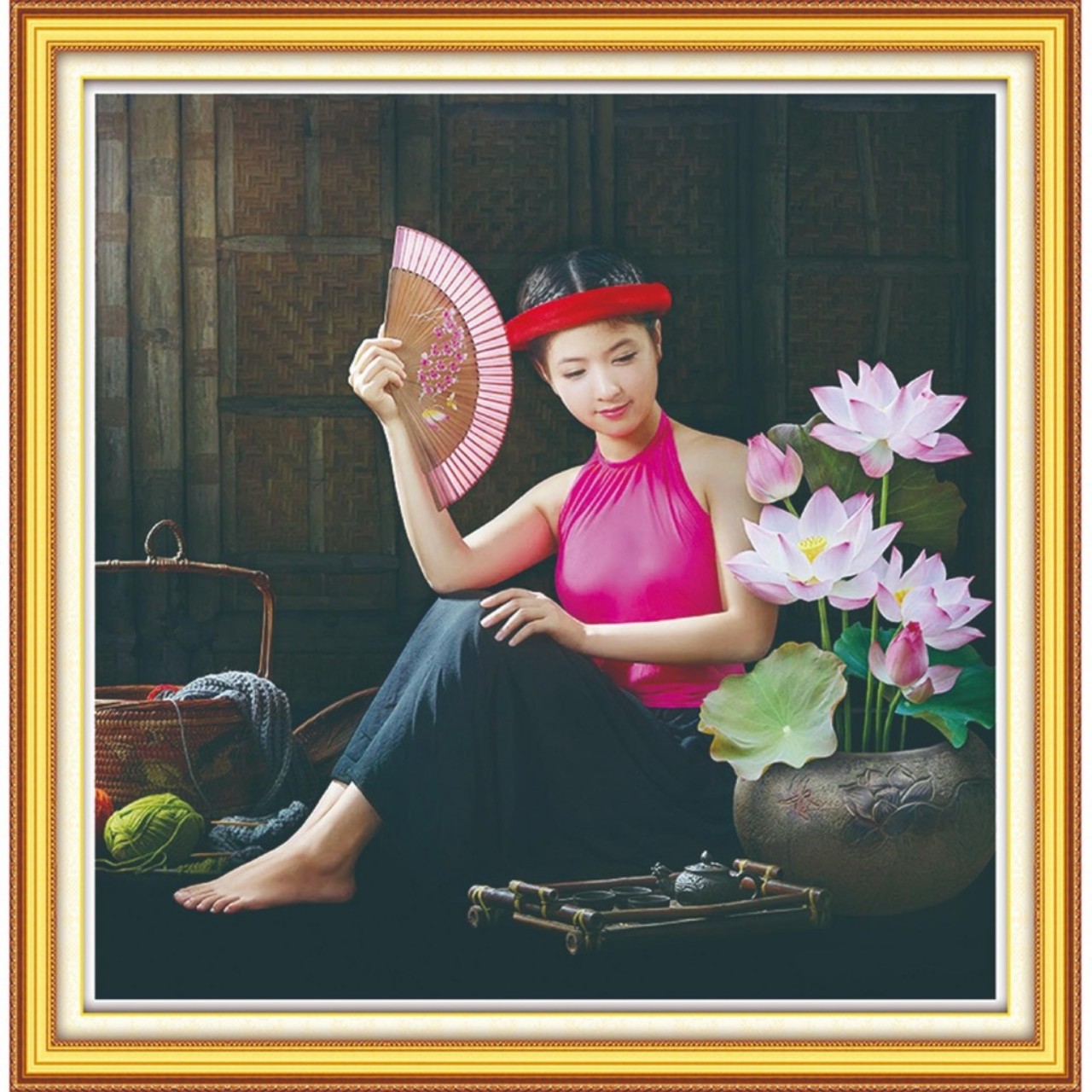 Tranh đính đá Tiếu nữ bên sen - chưa đính