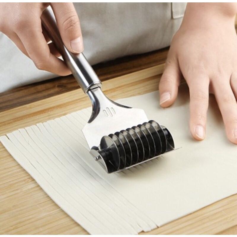 Dụng cụ lăn lưới inox làm sợi phở, fondant,bánh táo...